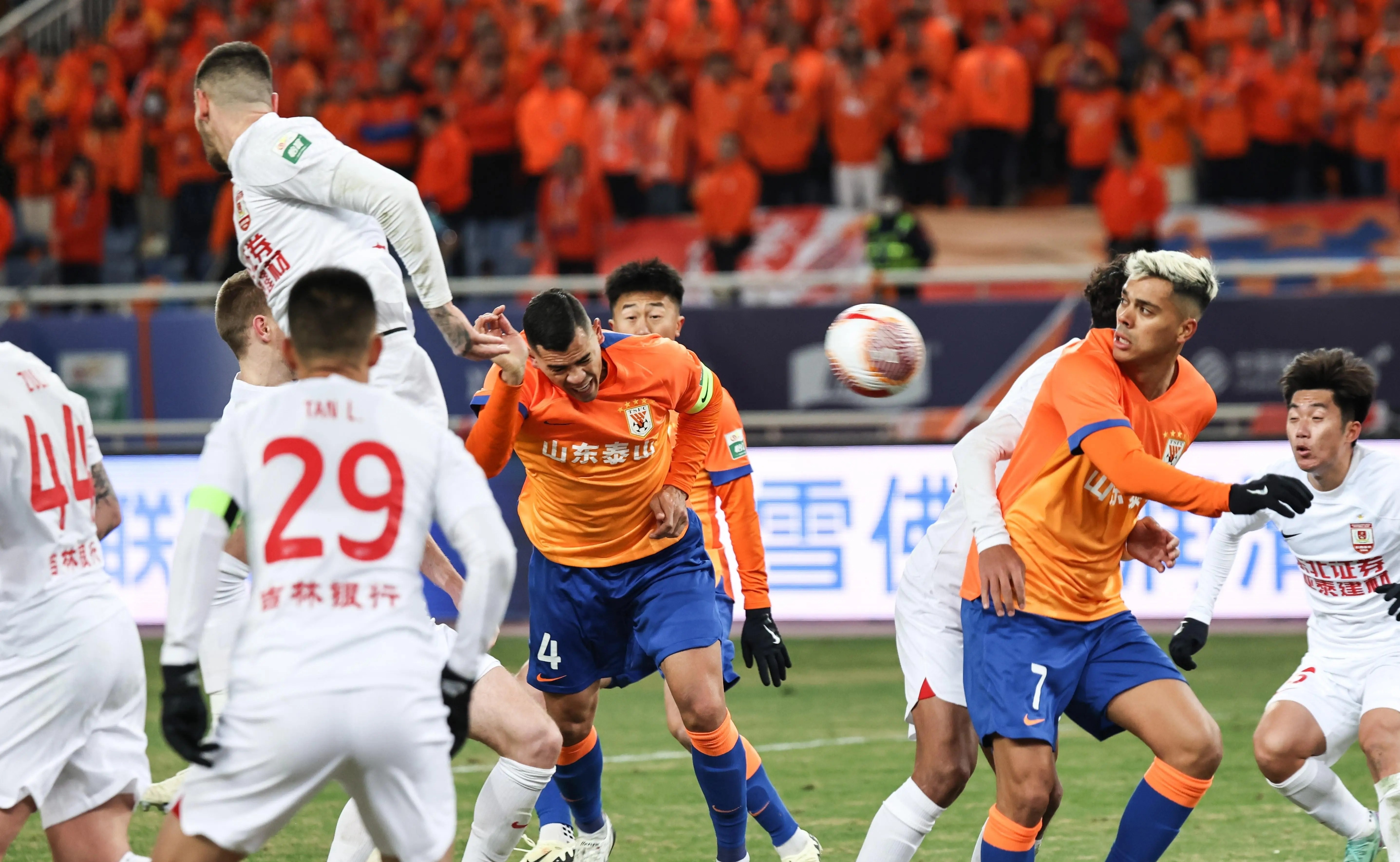 星空体育网址-赛前法甲焦点战，广东宏远临场应变，震撼外界，轮换策略成焦点的简单介绍